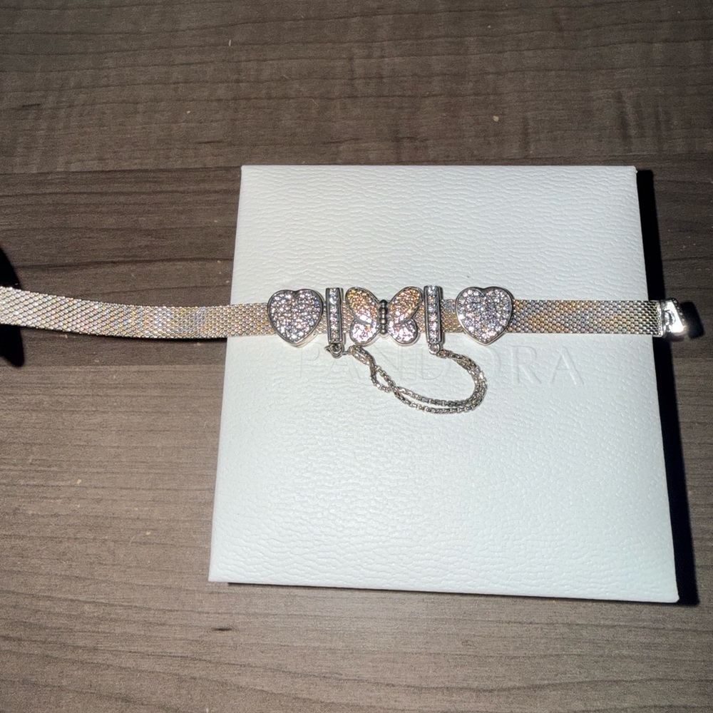 Pandora: Elegant Silver Heart Bracelet